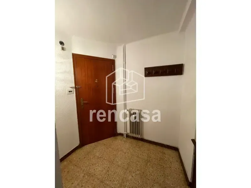 Esik - Spacious Flat with Balcony in Instituts