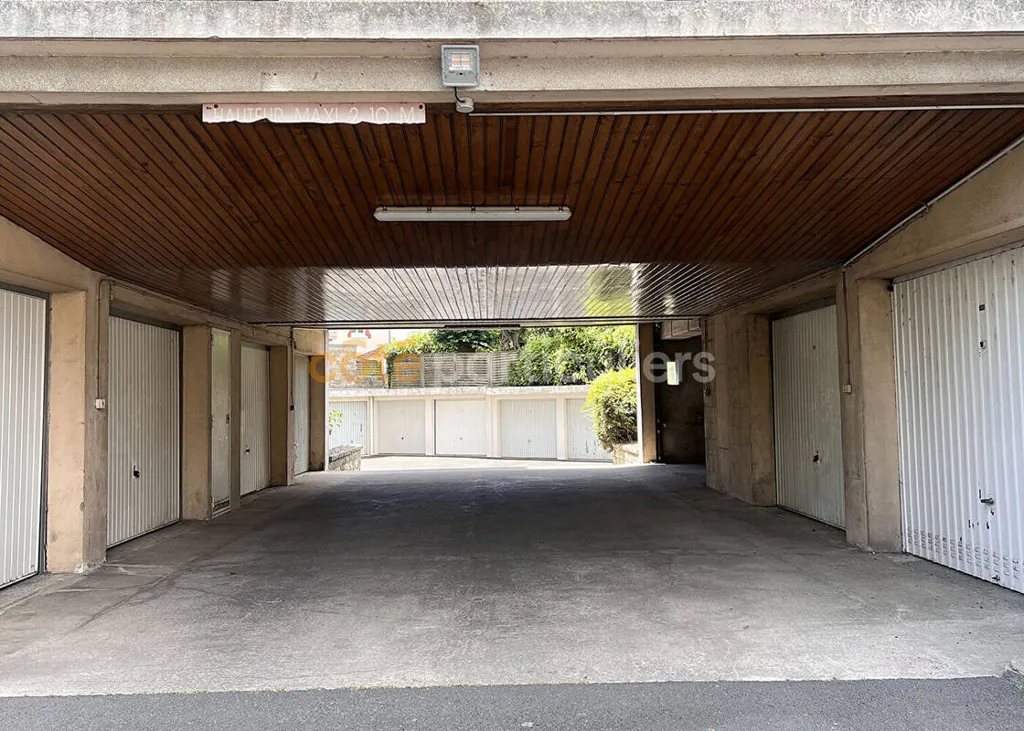 Garage - Secure Garage in Dunois, Orléans