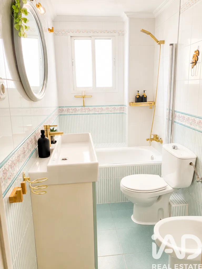 Bathrooms - Apartment with Garden and Sea View in Málaga