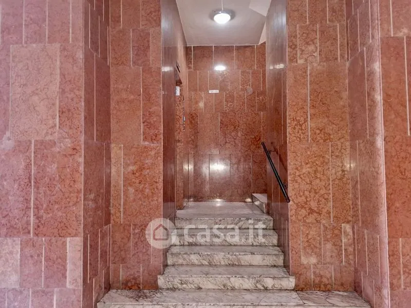 Esik - Four-Room Apartment with Balcony in Catania