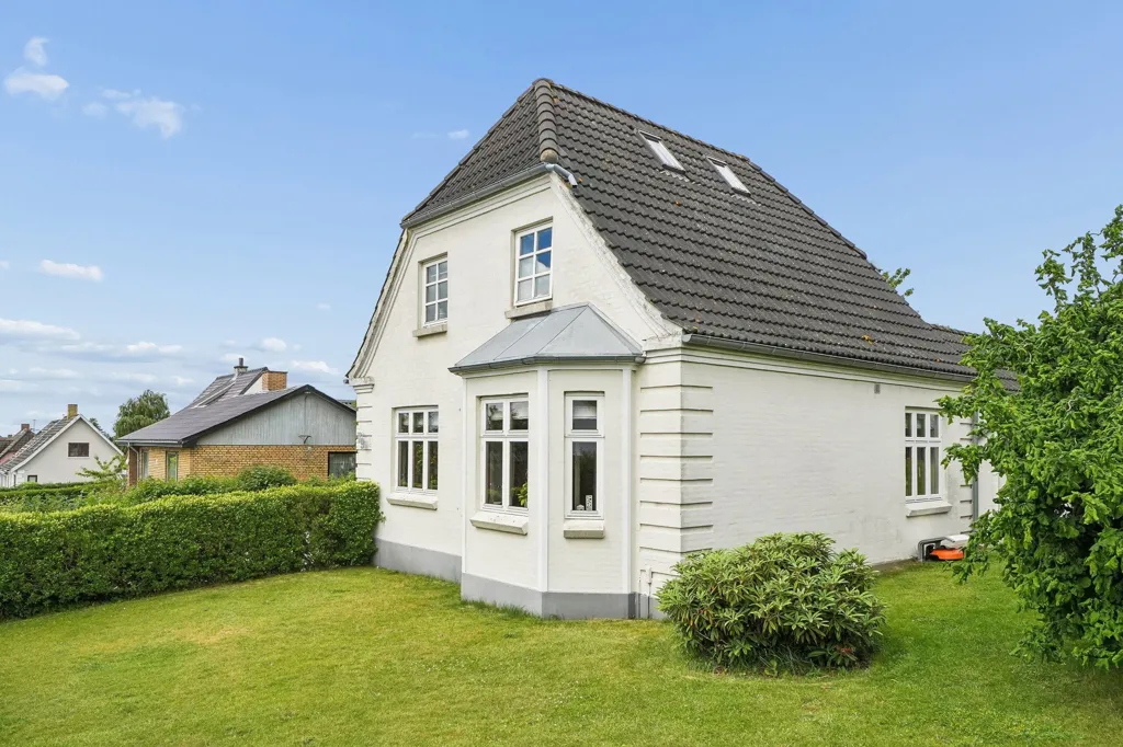 Välivaade - 1934 Villa with Garden in Assens