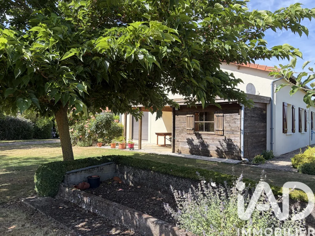 Aed - Well-Maintained House with Garden in Barroux