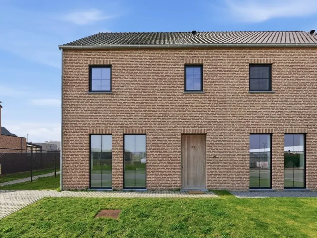 Extérieur - Maison Moderne avec Terrasse à Munsterbilzen