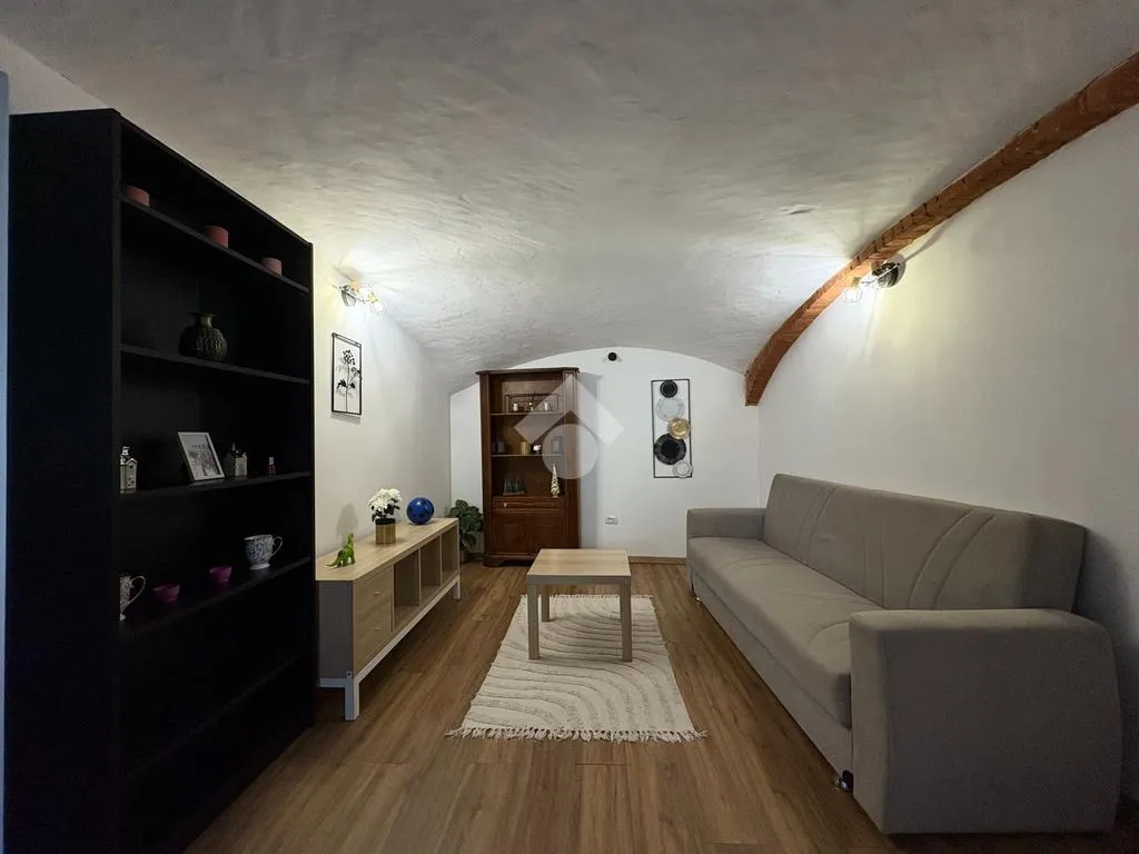 Elutuba - Semi-Independent House with Private Courtyard in Caravino