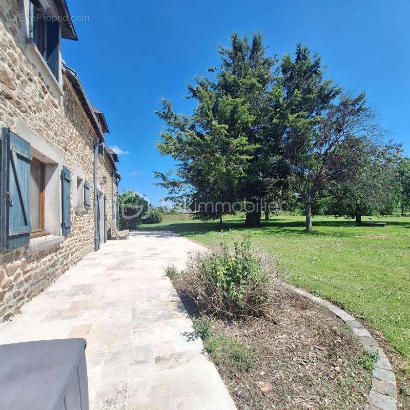Terrass - Stone Longère with Garden in Commer