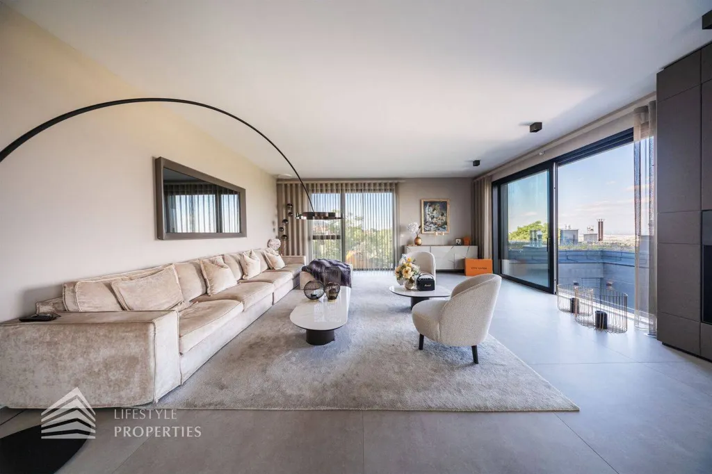 Séjour - 4-Bedroom Apartment with Panoramic Balcony in Vienna
