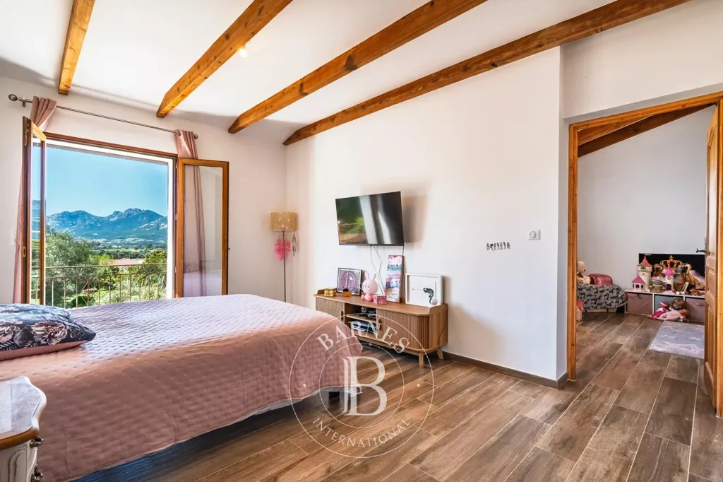 Chambres - Villa avec Vue Montagnes et Piscine à Lumio