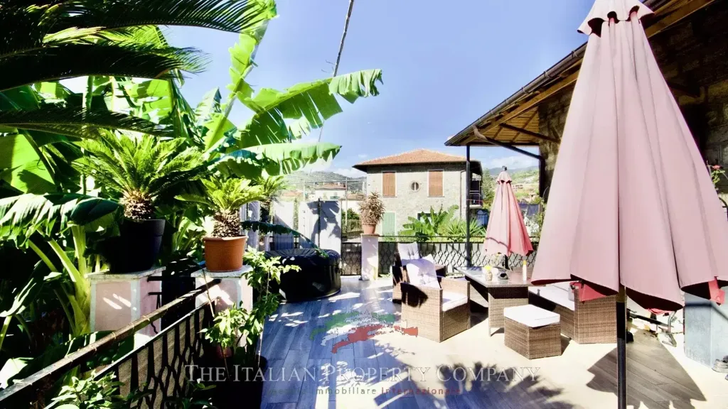 Terrace - Trilocale with Large Terrace in Bordighera