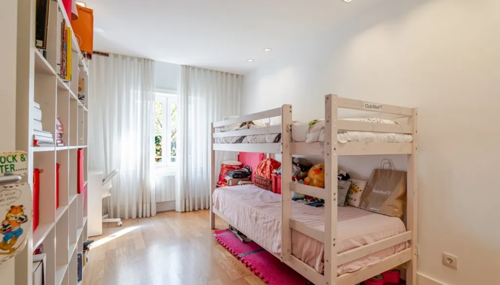 Bedrooms - Luxury 4-Bedroom Apartment in Foz do Douro