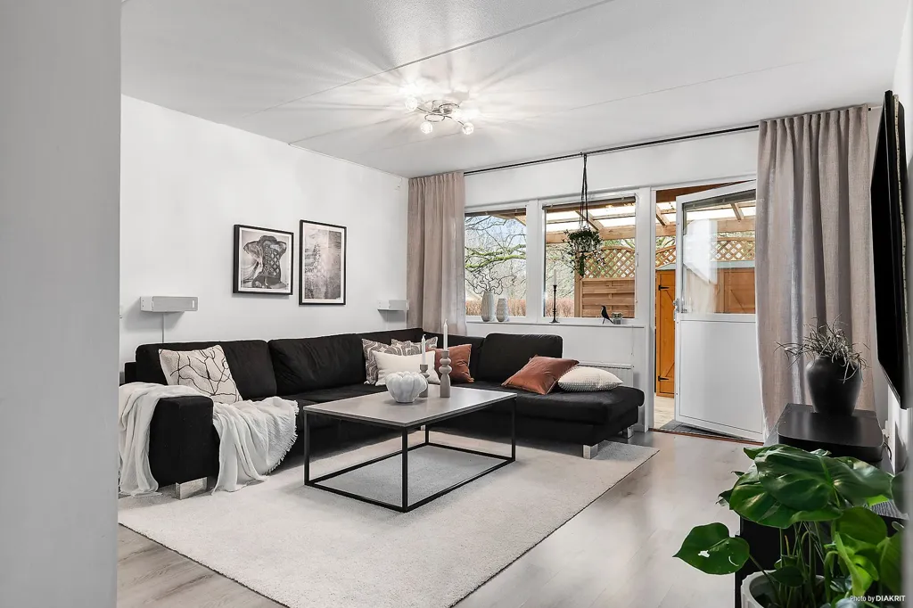 Living Room - Bungalow-Style Flat with Large Terrace in Olseröd