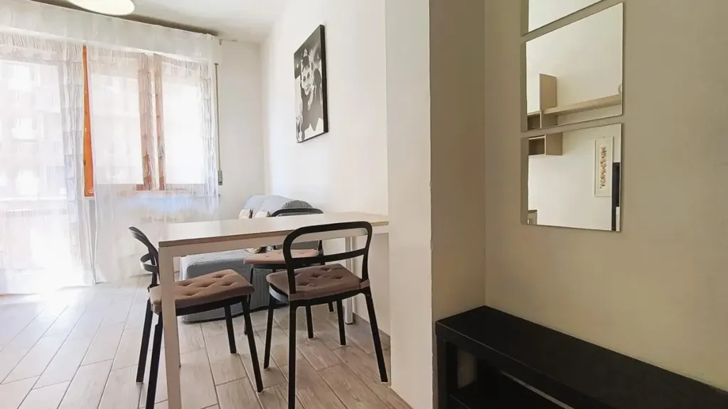 Salle à manger - Modernised Studio with Balcony in Pisa