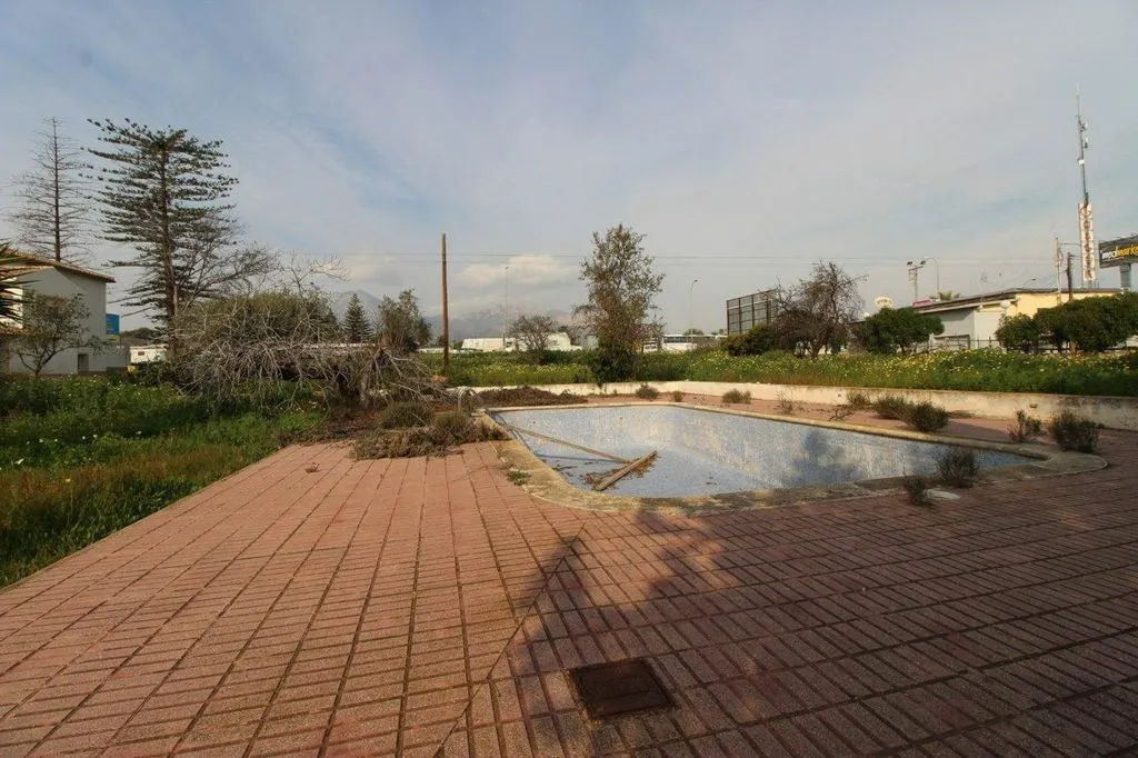 Piscine - Developable Land with Semi-Renovated House in Benidorm