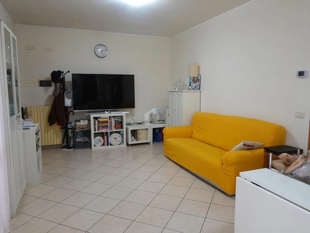 Séjour - Bright Trilocale with Balcony in Suzzara