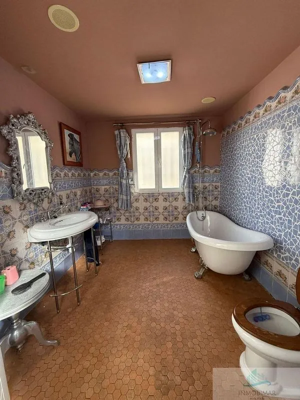 Bathrooms - Luxury Villa with Sea View in Salobreña
