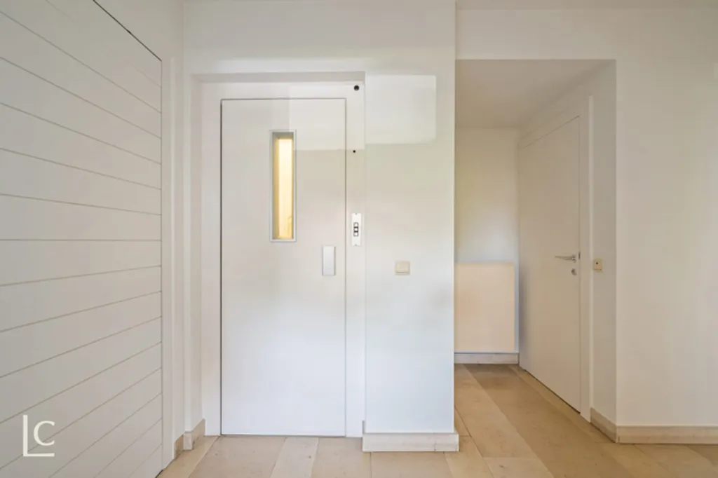 Esik - Multi-Functional House with Pool in Gent