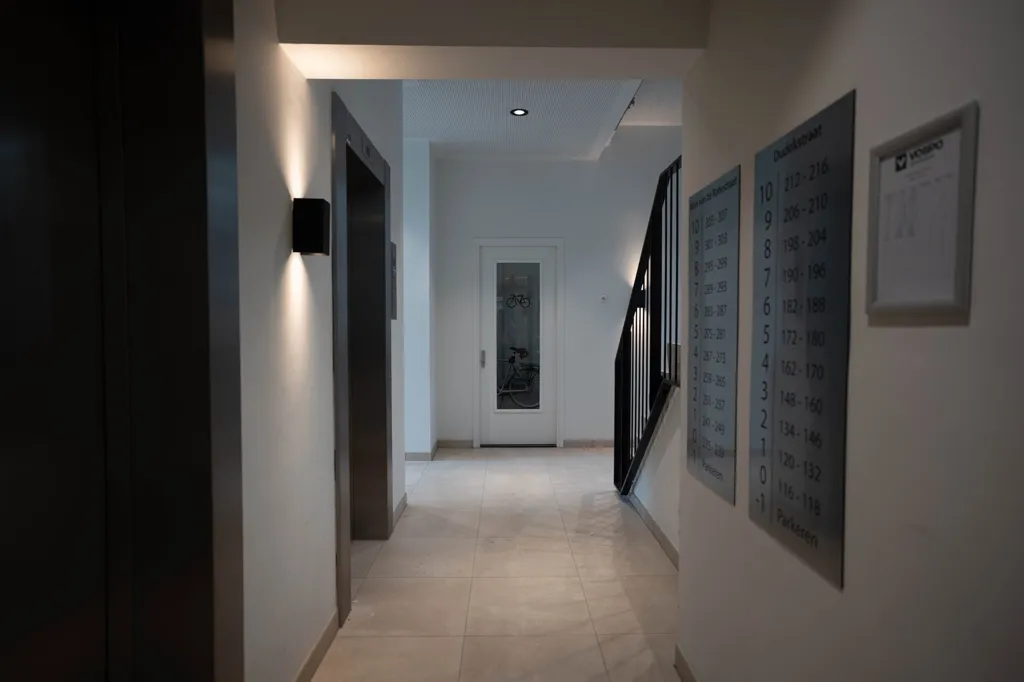 Hallway - Fully Furnished 2-Bed Apartment in Hoofddorp