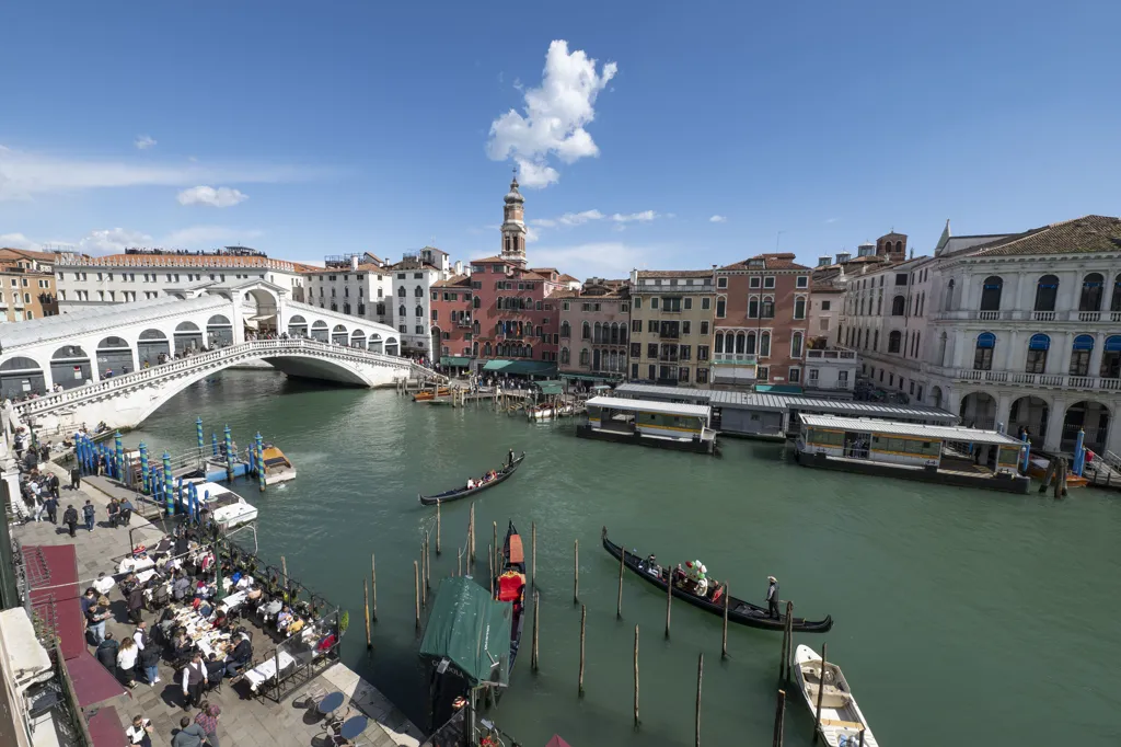 Penthouse with Canal View in Venice