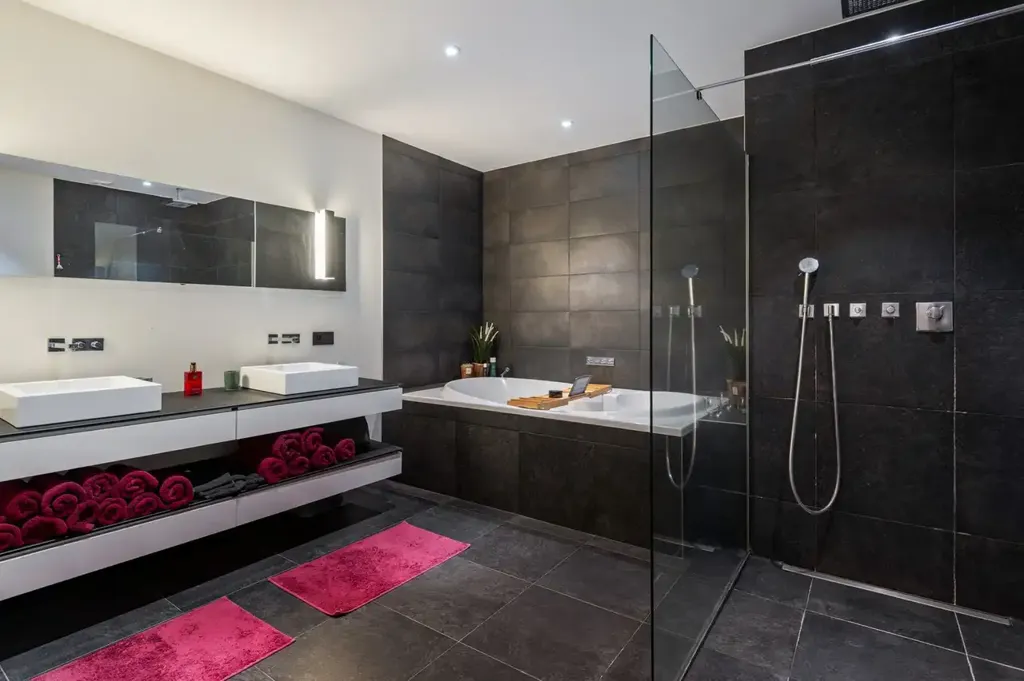 Bathrooms - Duplex with Private Entrance and Terrace in Schilde