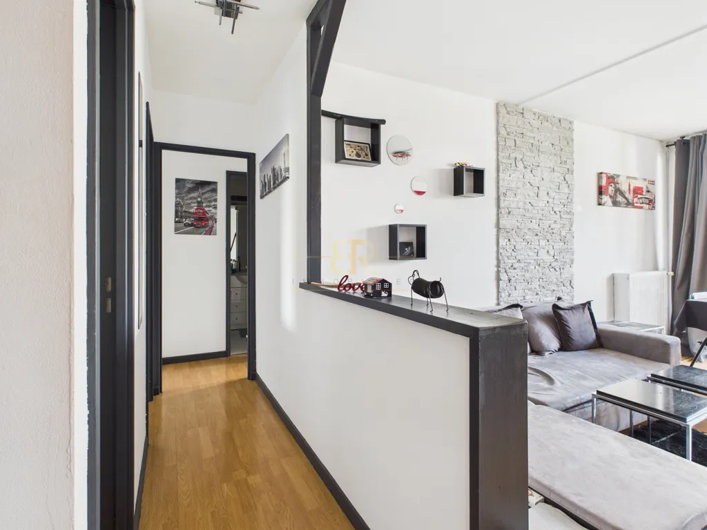 Soggiorno - Bright 2-Bed Flat with Garden View in Chelles