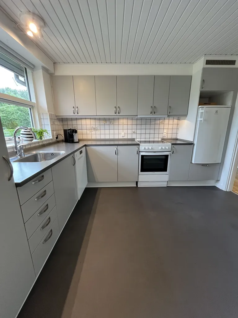 Cucina - Modernised Terraced House with Balcony in 9300