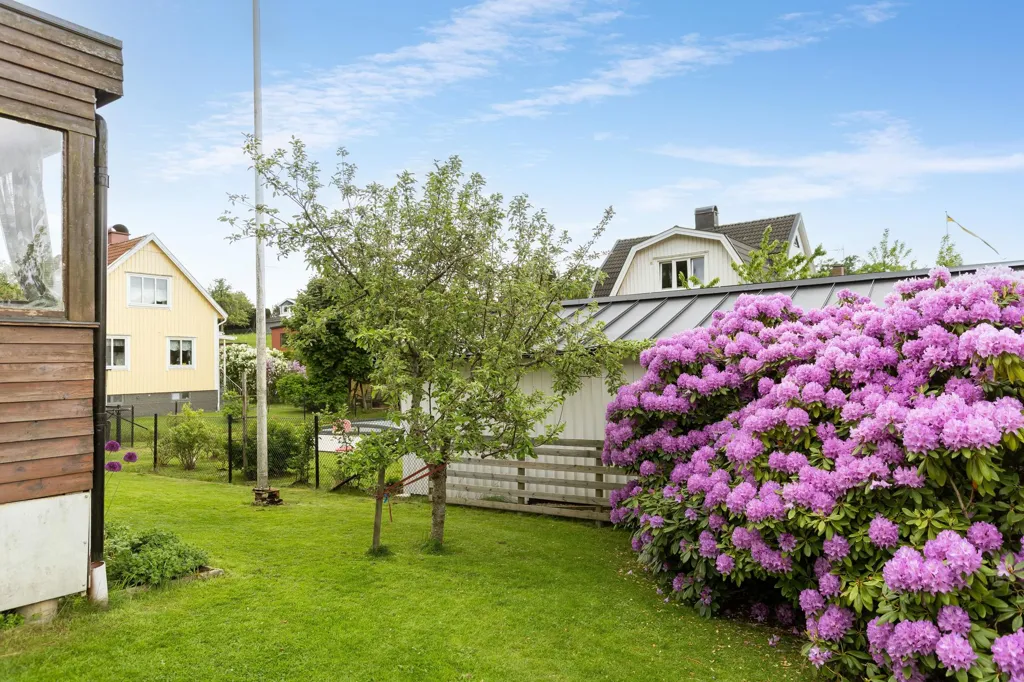 Jardin - Spacious Villa with Garden in Suburban Area