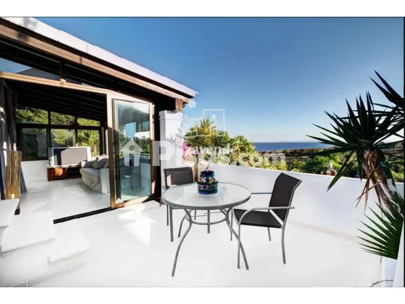 Terrace - Villa with Sea Views in Cap Martinet