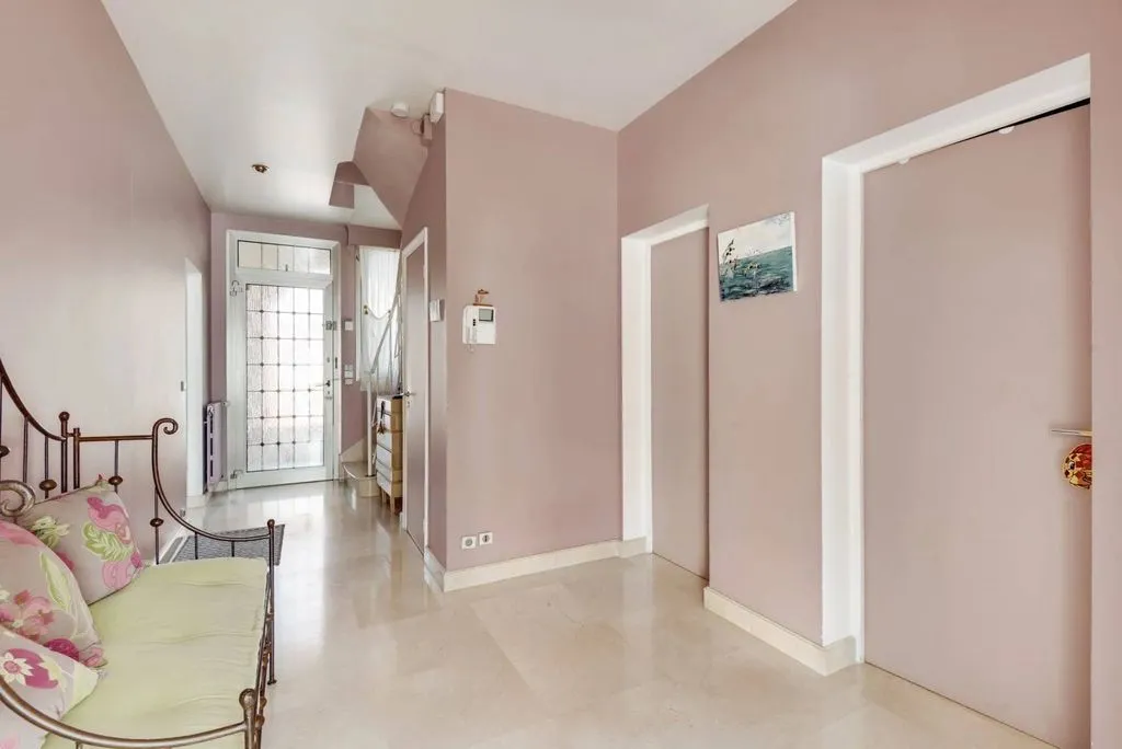 hallway_entrance