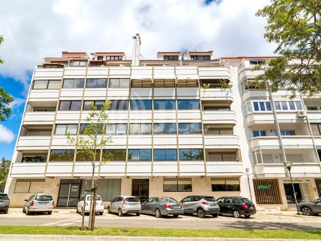 Exterior - Renovated Apartment with Balcony in Cascais