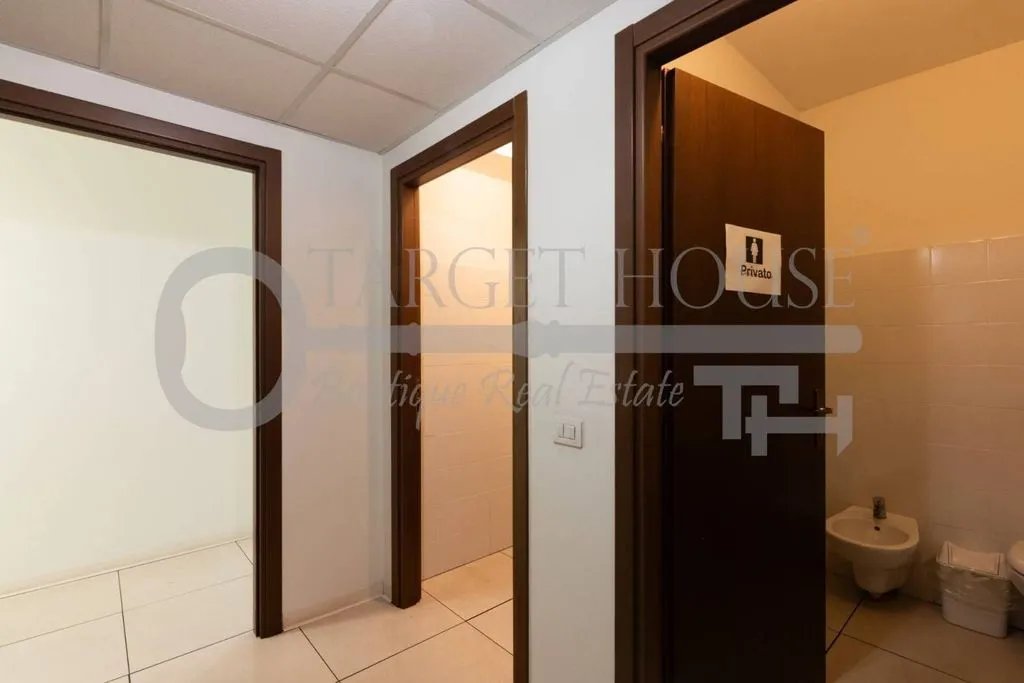 Vannitoad - Office with Lake View in Como