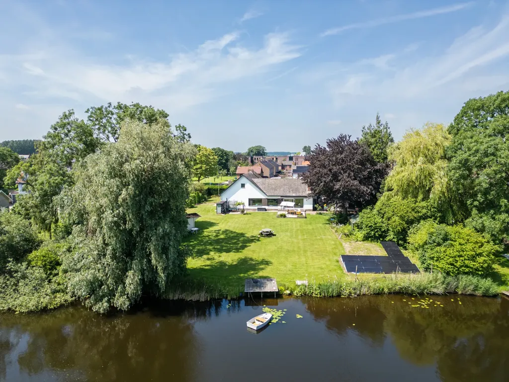 Õhuvaade - Spacious Detached House with River View in Westdorpe