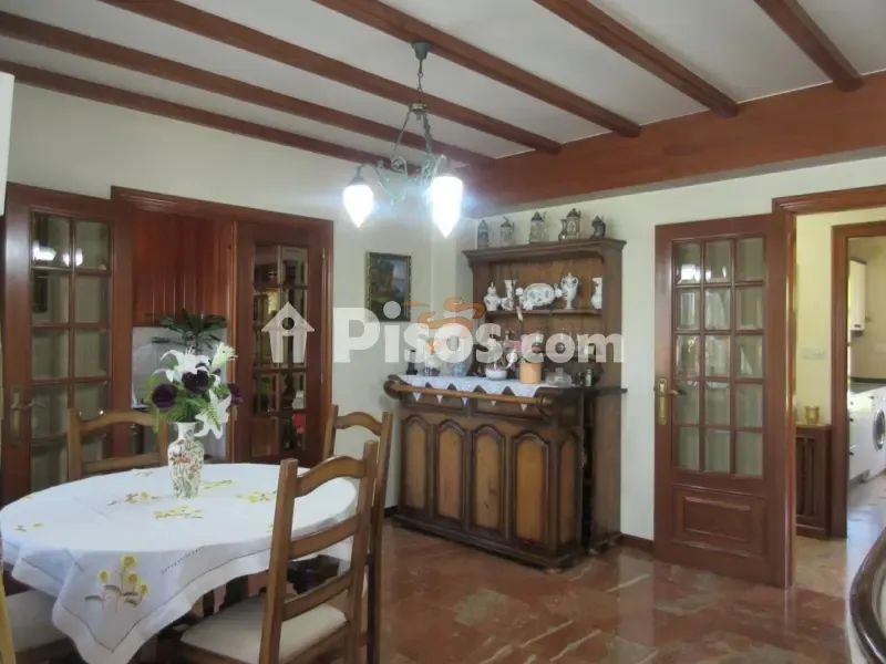 Salle à manger - Three-Storey Chalet with Valley Views in Cabanas