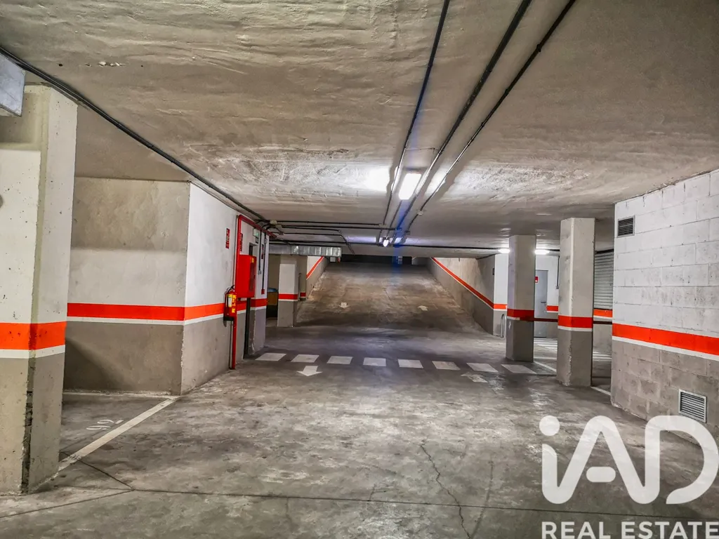 Garaaž - Garage with Pool Access in Alcobendas