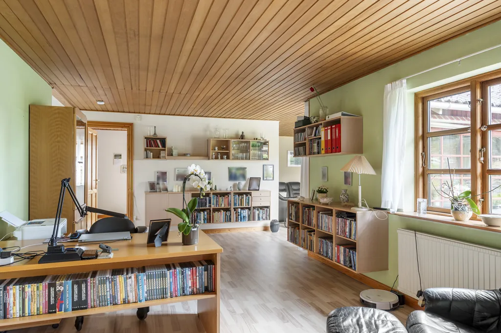 Office - Villa with South-Facing Terrace in Kregme