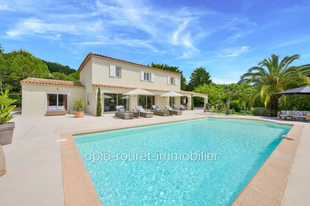 Piscine - Villa Moderne avec Piscine à Châteauneuf-Grasse