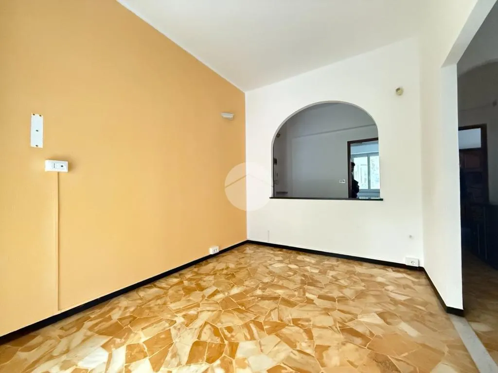 Elutuba - Spacious Flat with Balcony in Genoa