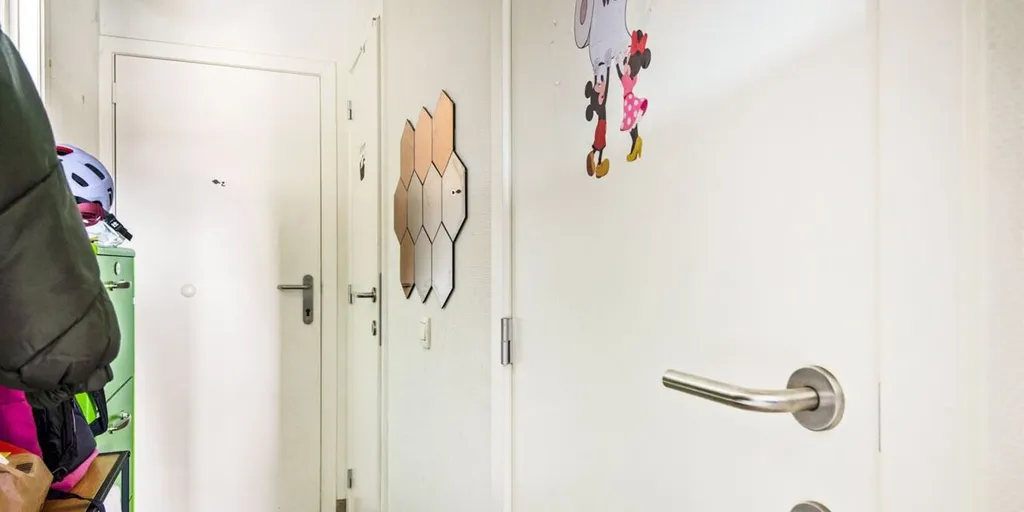 Esik - Apartment with Garage in Mortsel