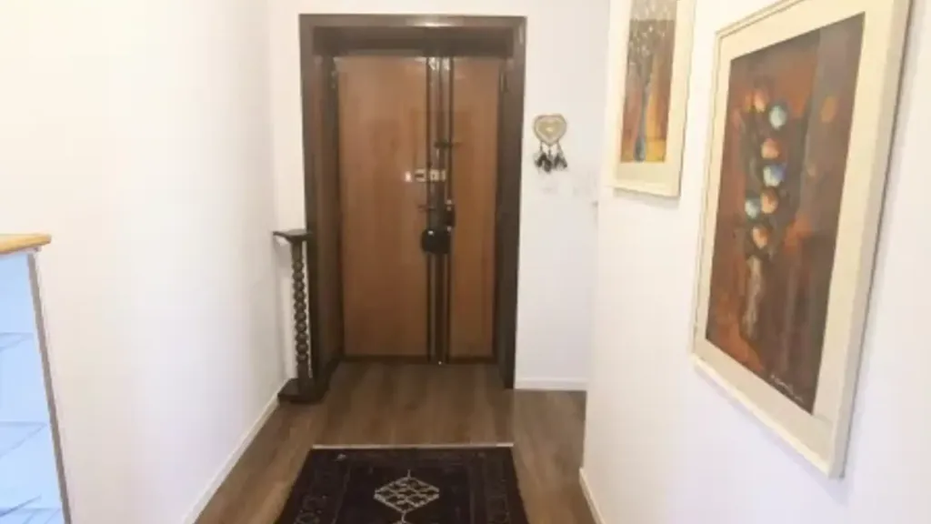Hallway - 6-room apartment in IT