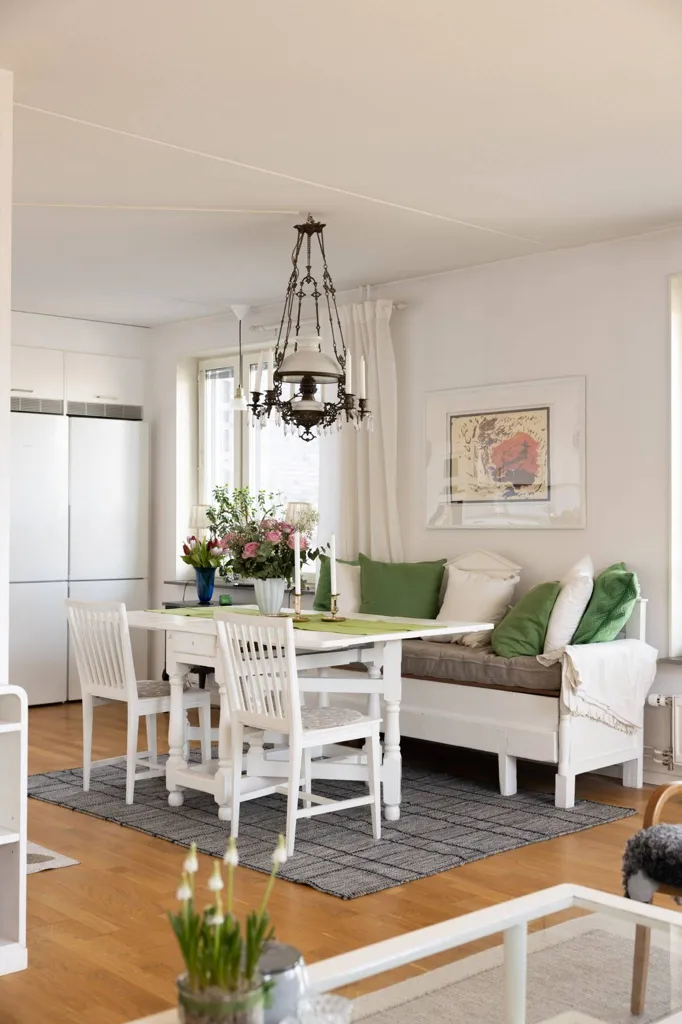 Salle à manger - 55+ Apartment with Two Balconies in Nockeby Backe