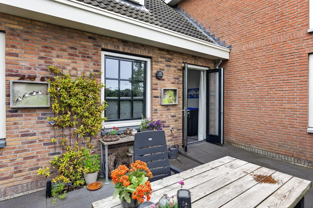 Terrace - Half-Freestanding House with Harbour View in Oude-Tonge