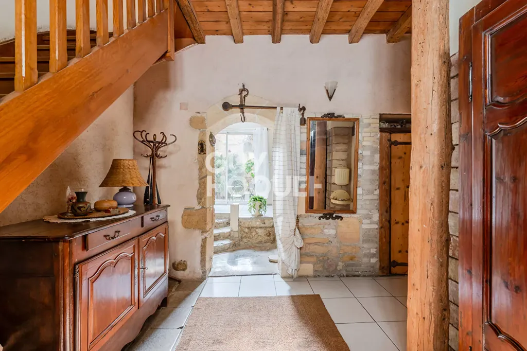 Esik - Architect's House with Patio in Croix Rousse