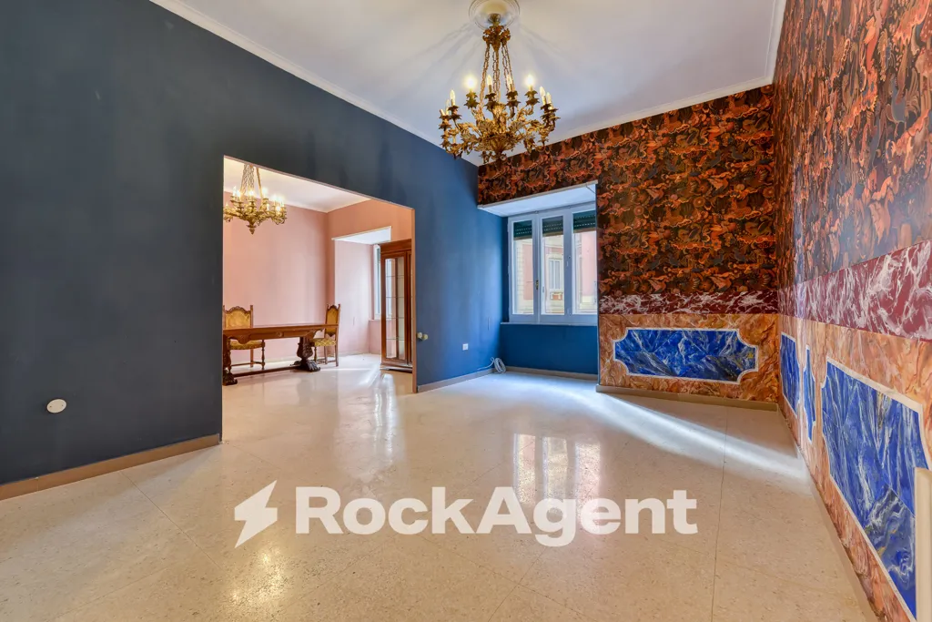 Esik - Apartment with Terrace in Central Chiaia
