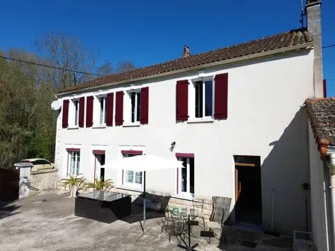 Extérieur - Maison avec Dépendances et Terrain à Luxé