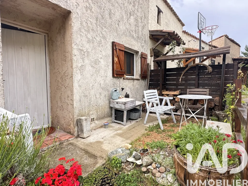 Jardin - Maison de Village avec Jardin et Vue Montagne à Eoulx