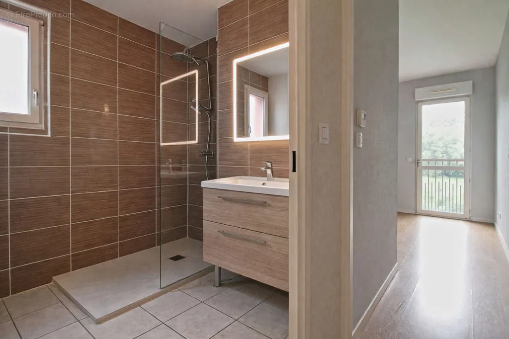 Salles de bain - Appartement 'Comme une Maison' avec Vue Dégagée à Bayonne