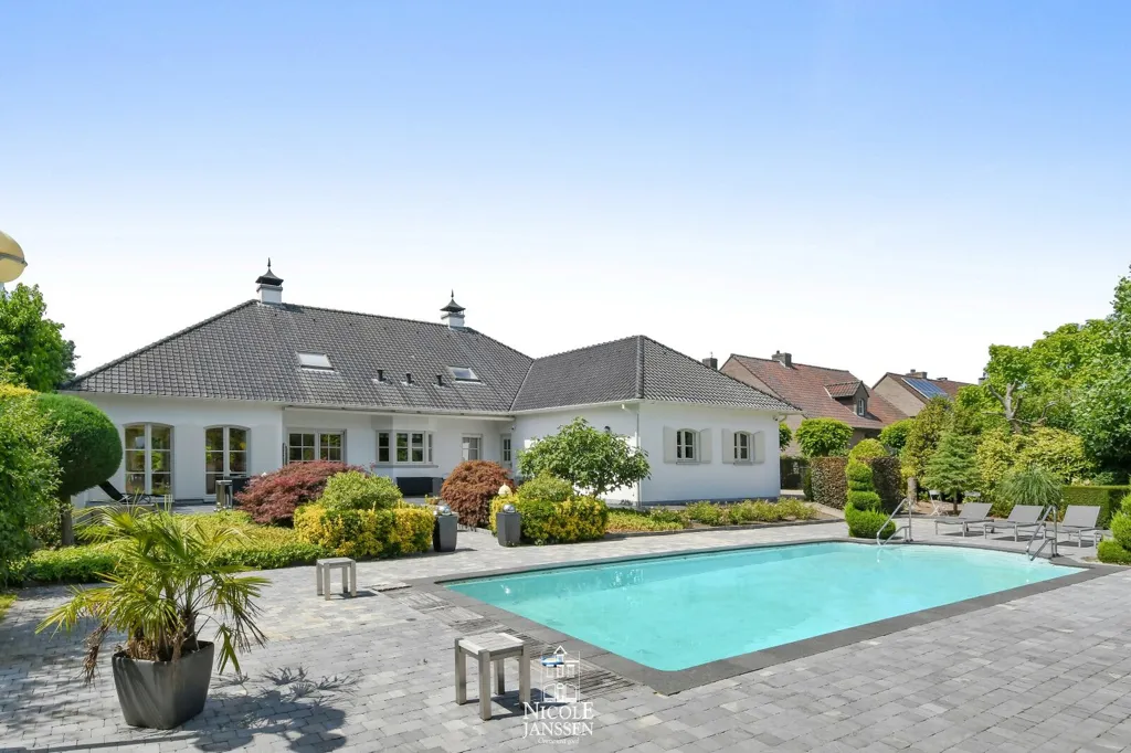 Piscine - Villa avec Piscine à Maaseik