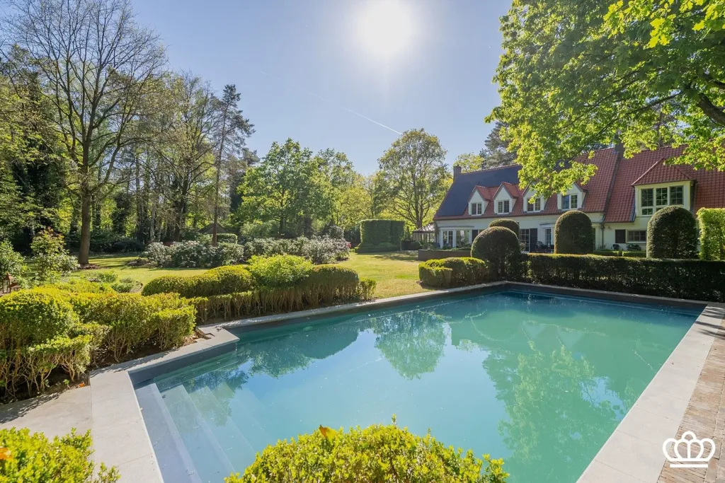 Bassein - Knokke-Style Villa with Heated Pool in Heide