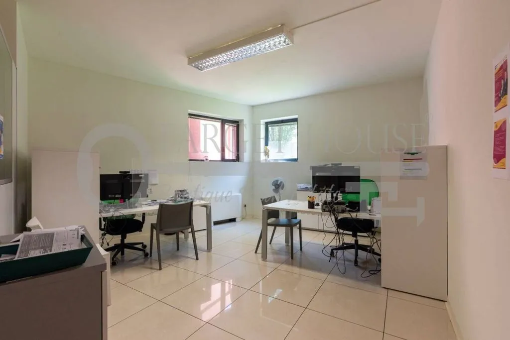 Kabinet - Office with Lake View in Como