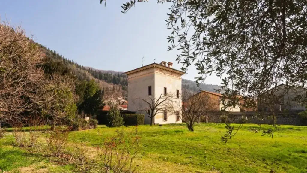 Välivaade - Historic Villa with Tower in Provaglio d'Iseo