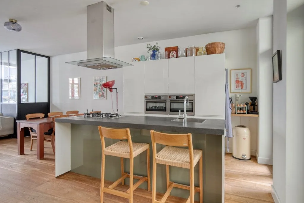 Charming Ground Floor Flat with Garden in Staatsliedenbuurt