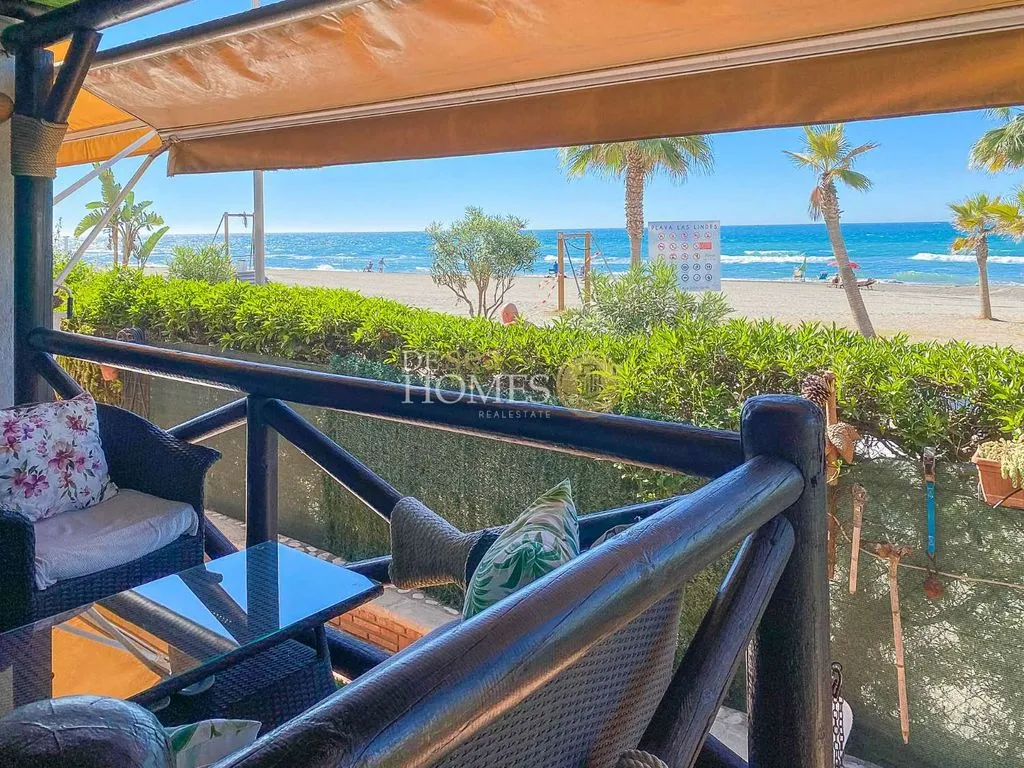 Rõdu - Beachfront Flat with Direct Beach Access in Torrox